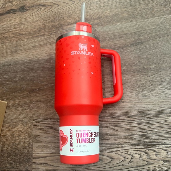 NWT Stanley Valentine’s Day Flowstate Quencher 40oz Tumbler – Ruby Roses - Picture 2 of 8